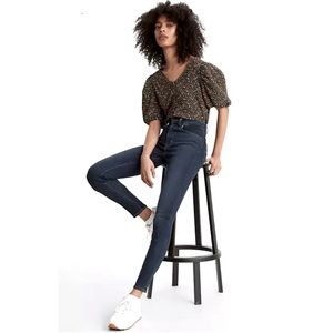 Levi’s Faded Dark Wash 721 High-Rise Skinny Jeans 26